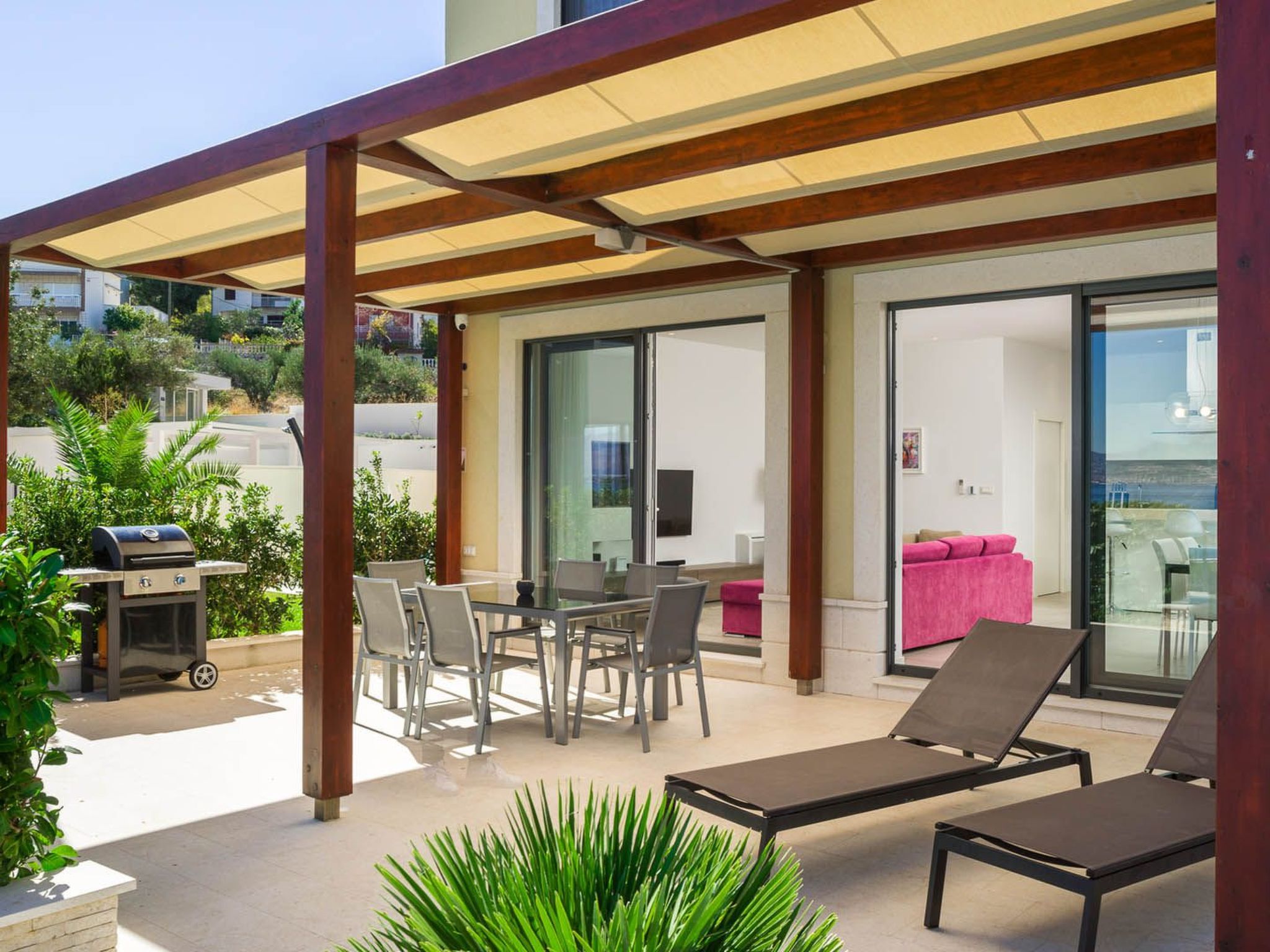 Luxuriöse Villa Golden C am Strand mit Pool