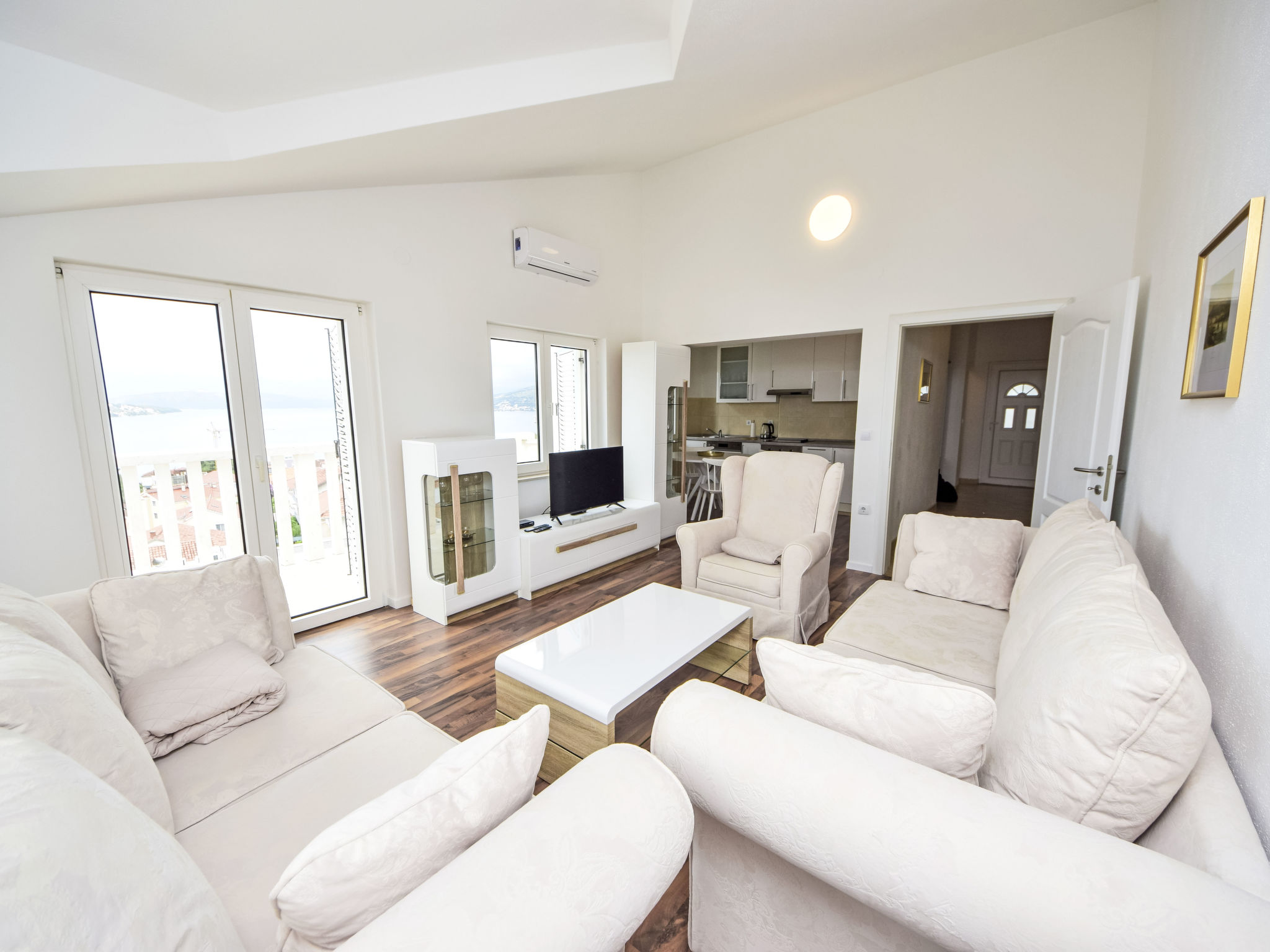 Villa Nonie — Living Room (4 of 21)