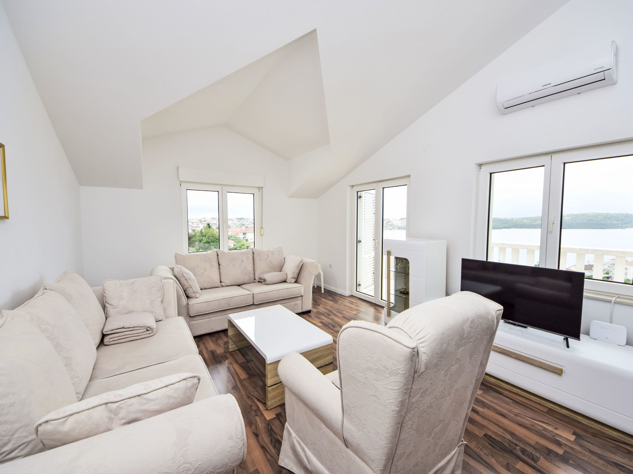 Villa Nonie — Living Room (2 of 21)