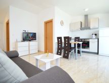 Appartement Borka: Zonovergoten terras op 30 meter van zee in Okrug Gornji - thumbnail 5