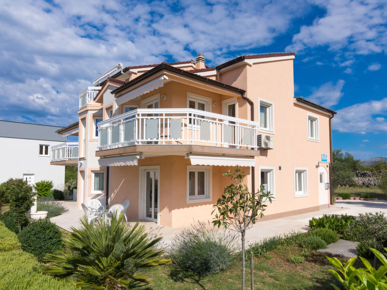 Апартаменты Villa Nikaroni