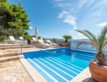 Villa Pinia: Direct aan zee bij Trogir met privézwembad en weids uitzicht - thumbnail 4