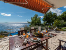 Villa Pinia: Direct aan zee bij Trogir met privézwembad en weids uitzicht - thumbnail 2
