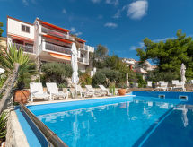 Villa Pinia: Direct aan zee bij Trogir met privézwembad en weids uitzicht - thumbnail 3
