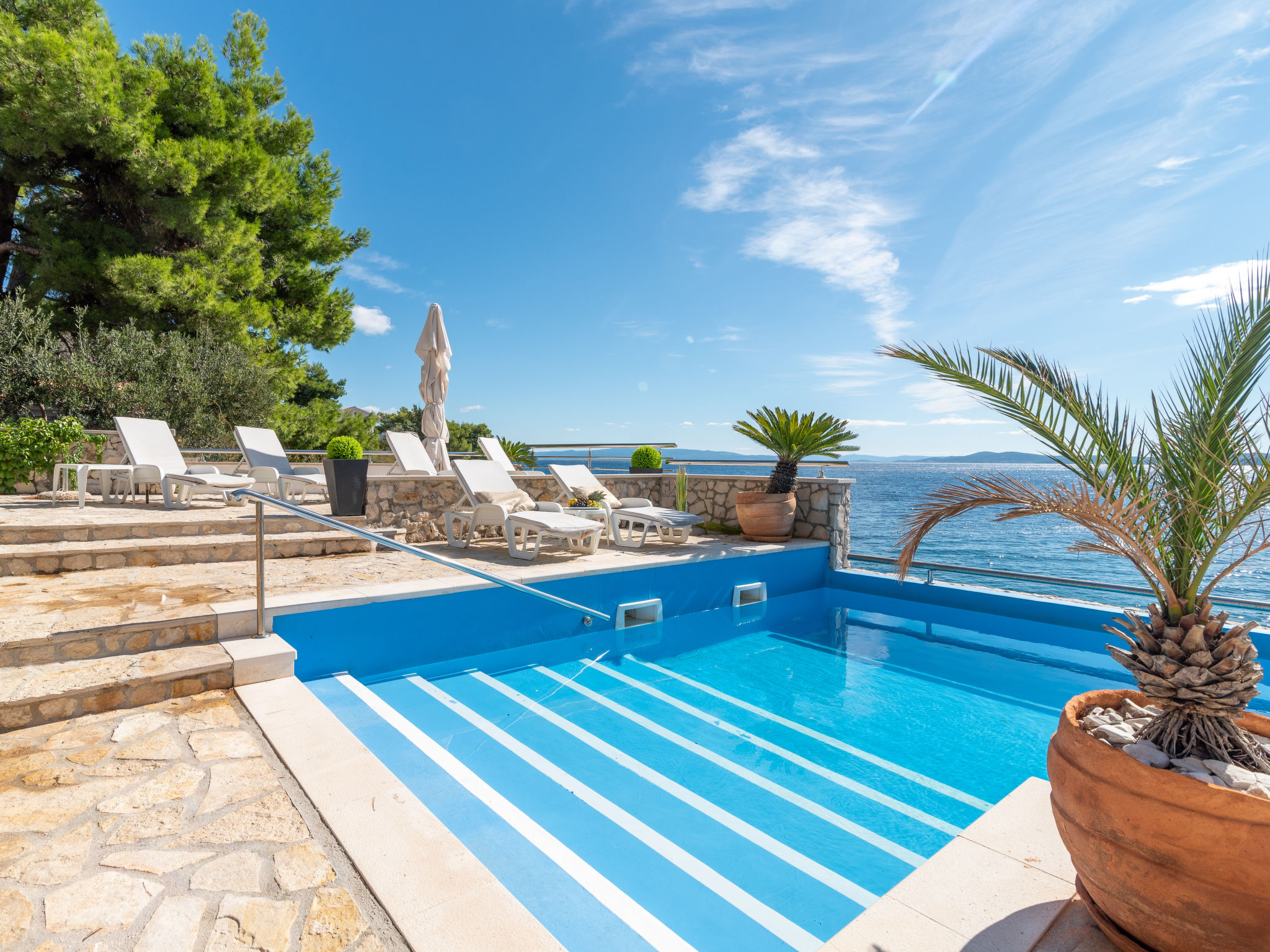 Villa Pinia: Direct aan zee bij Trogir met privézwembad en weids uitzicht - foto 4