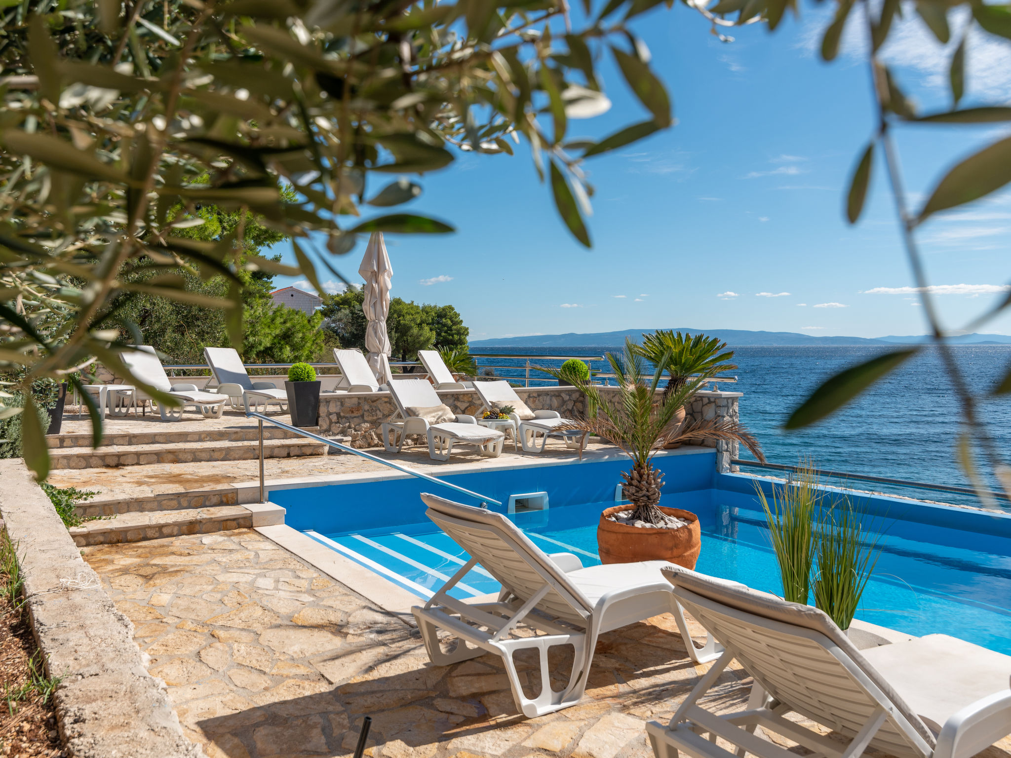 Villa Pinia: Direct aan zee bij Trogir met privézwembad en weids uitzicht - foto 12