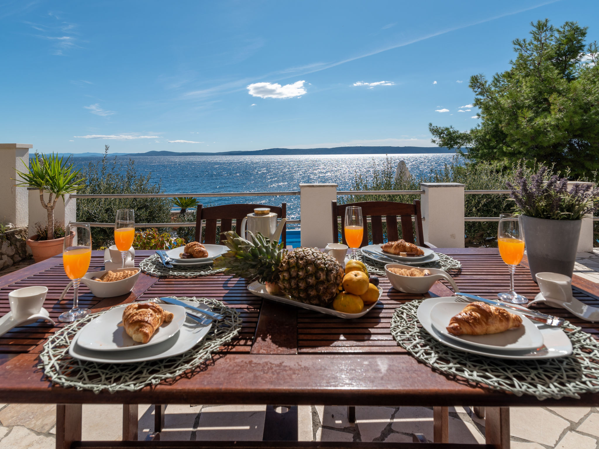 Villa Pinia: Direct aan zee bij Trogir met privézwembad en weids uitzicht - foto 7