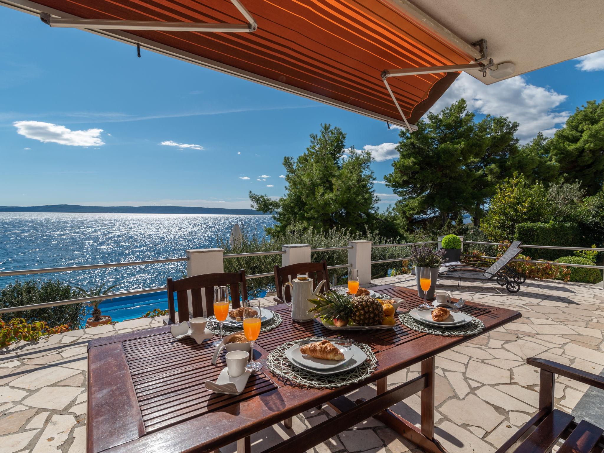 Villa Pinia: Direct aan zee bij Trogir met privézwembad en weids uitzicht - foto 2
