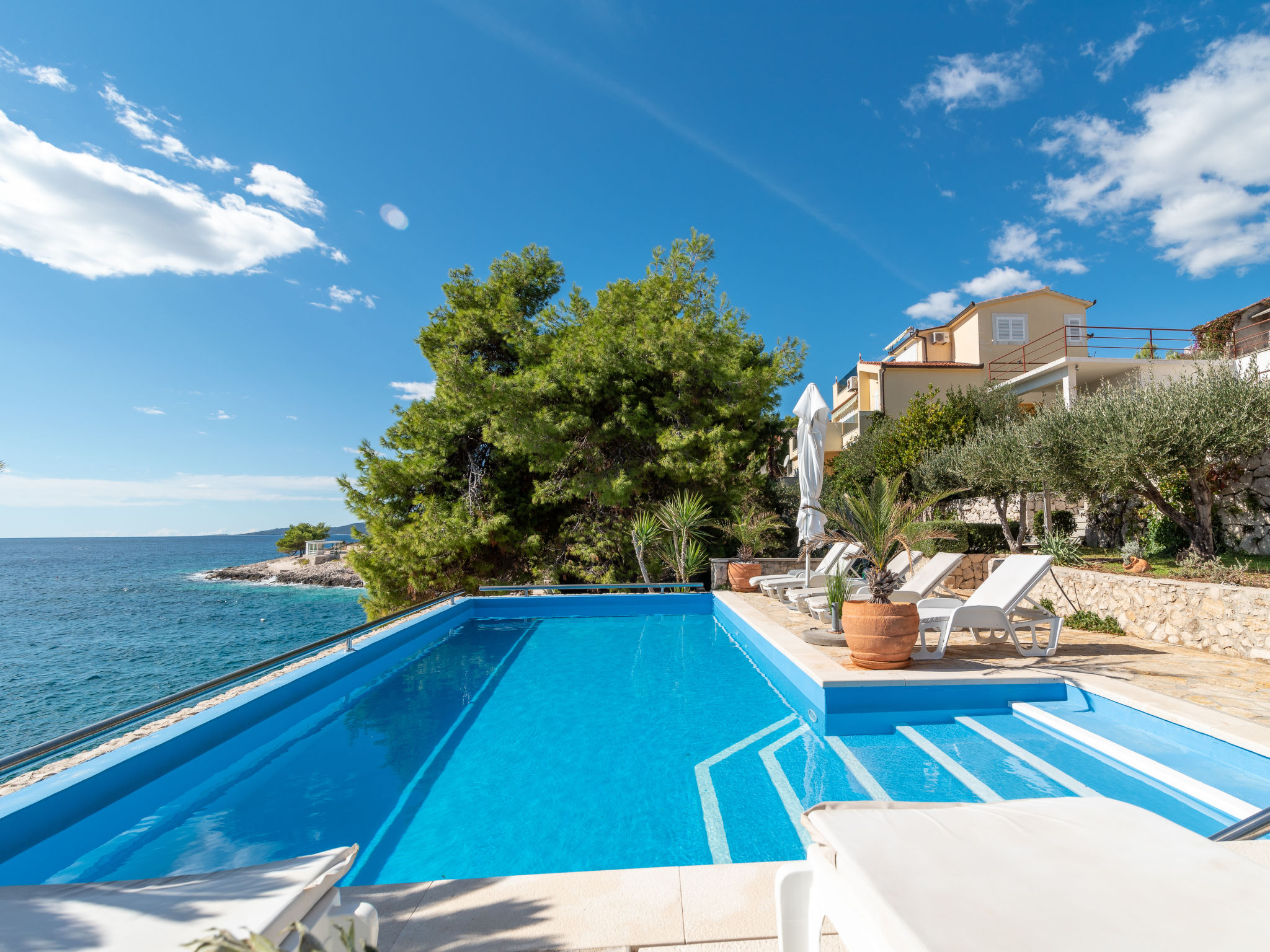 Villa Pinia: Direct aan zee bij Trogir met privézwembad en weids uitzicht - foto 11