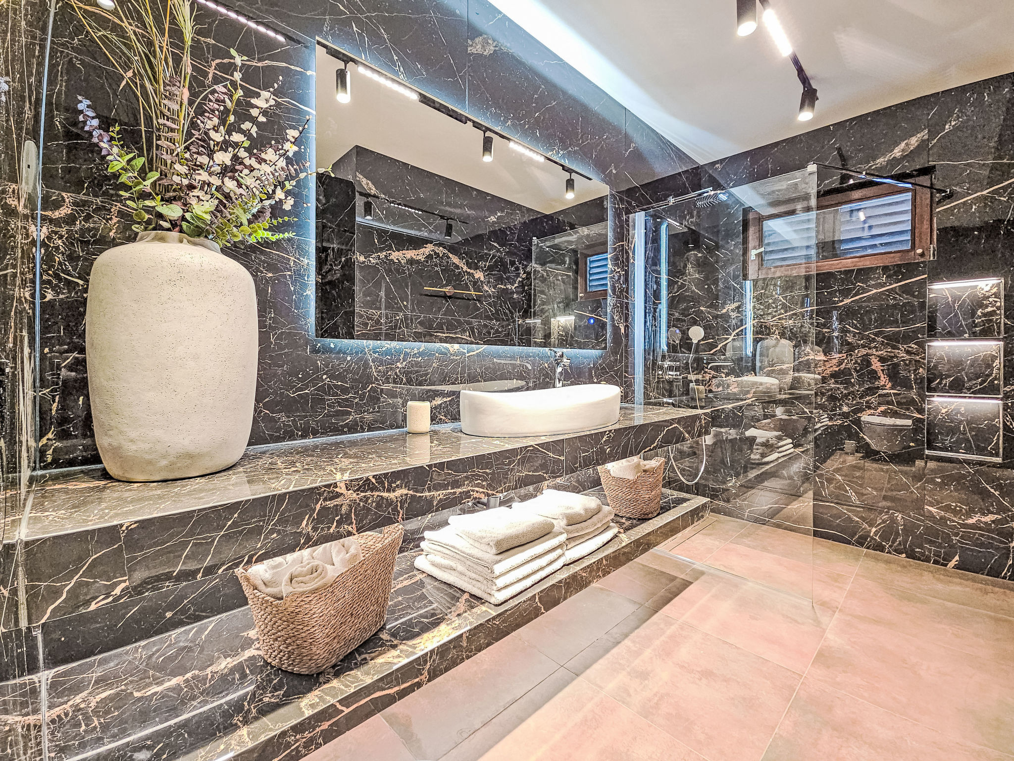 Villa Pinia — Bathroom / Wellness (3 of 31)