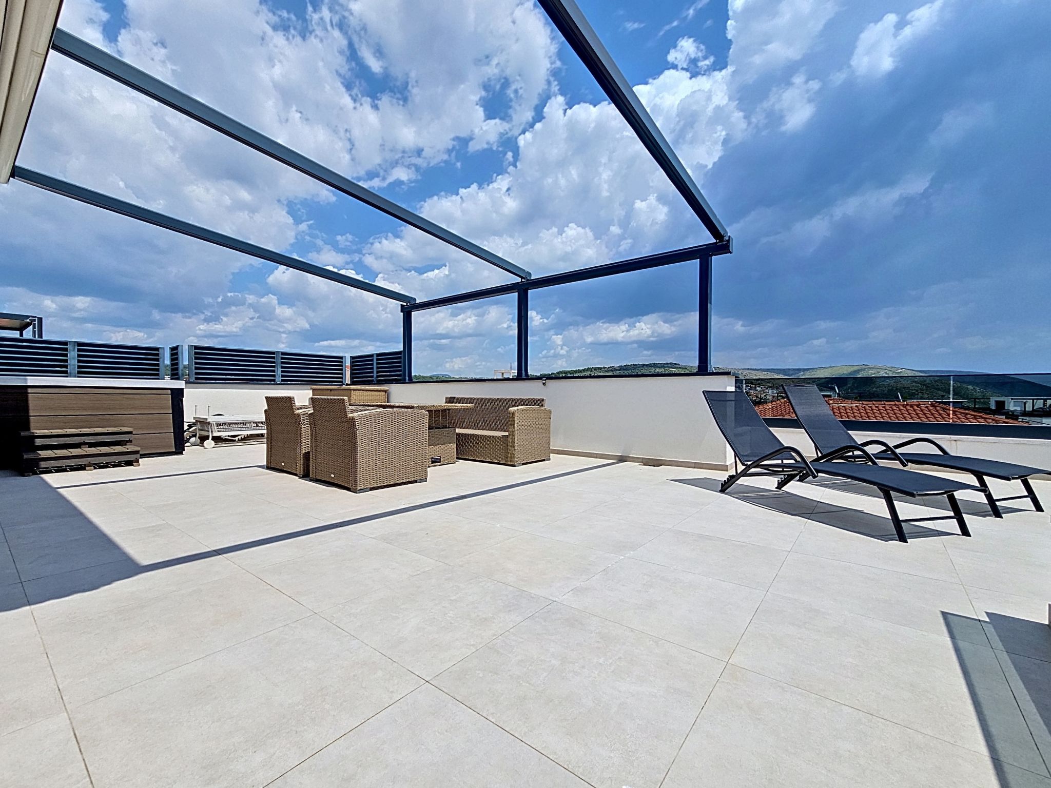 Sunny Terrace - Outside