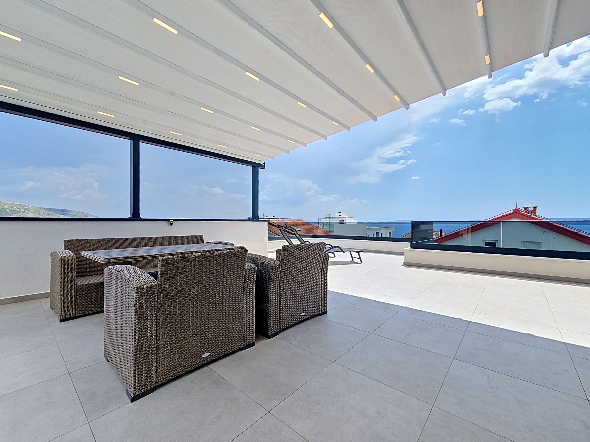 Sunny Terrace - Inside
