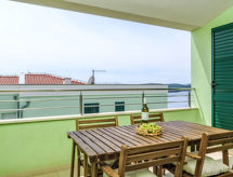Mi Mara: Stijlvol appartement aan zee in Okrug Gornji, nabij Trogir - thumbnail 1