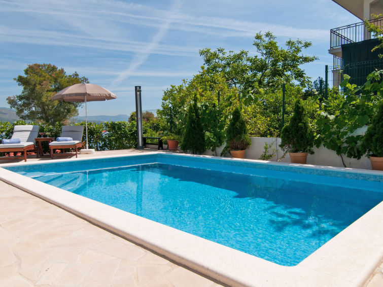 Zeezicht en luxe: ruim vakantiehuis voor 10 personen in Okrug Donji in Trogir/Okrug Donji