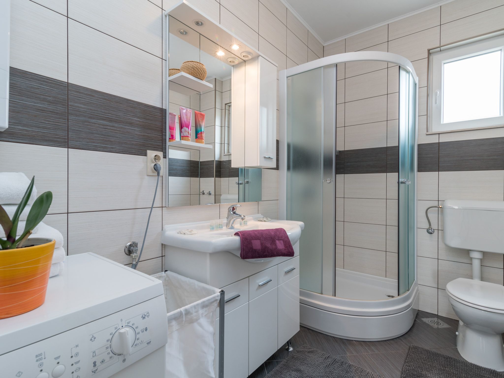 Apartment mit zwei Schlafzimmern und Meerblick-Image-tags.info