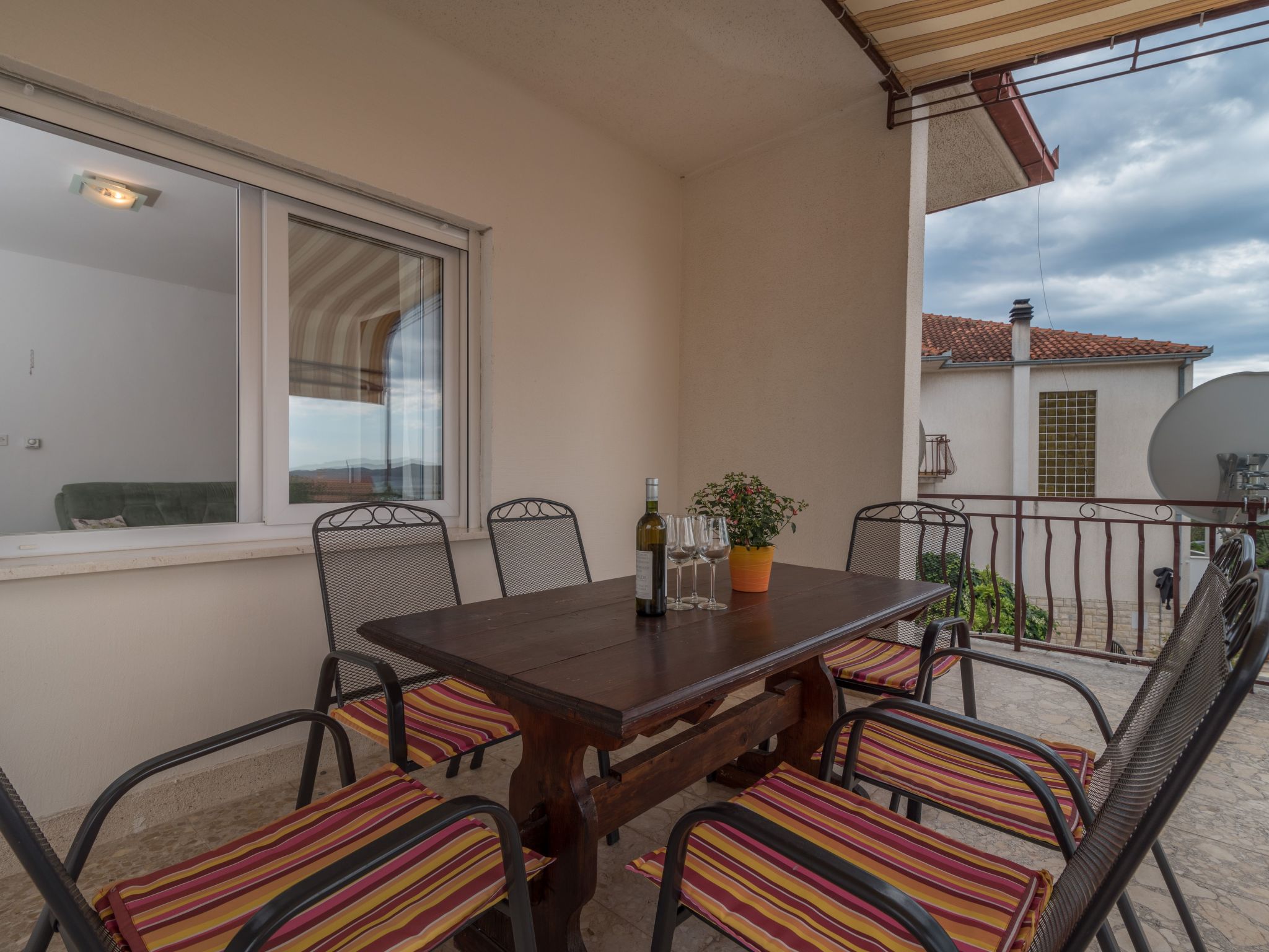 Apartment mit zwei Schlafzimmern und Meerblick-Image-tags.info