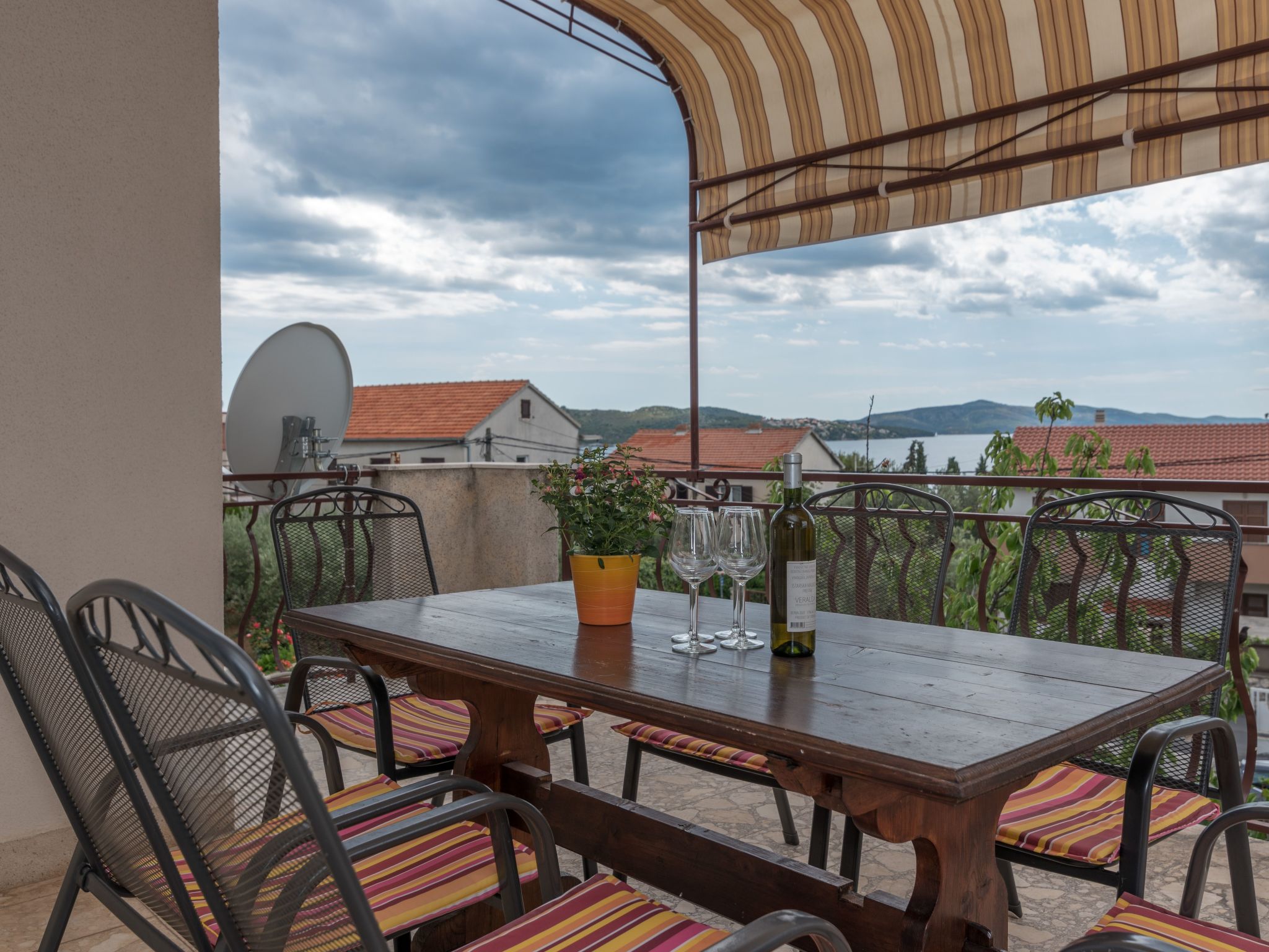 Apartment mit zwei Schlafzimmern und Meerblick-Image-tags.info