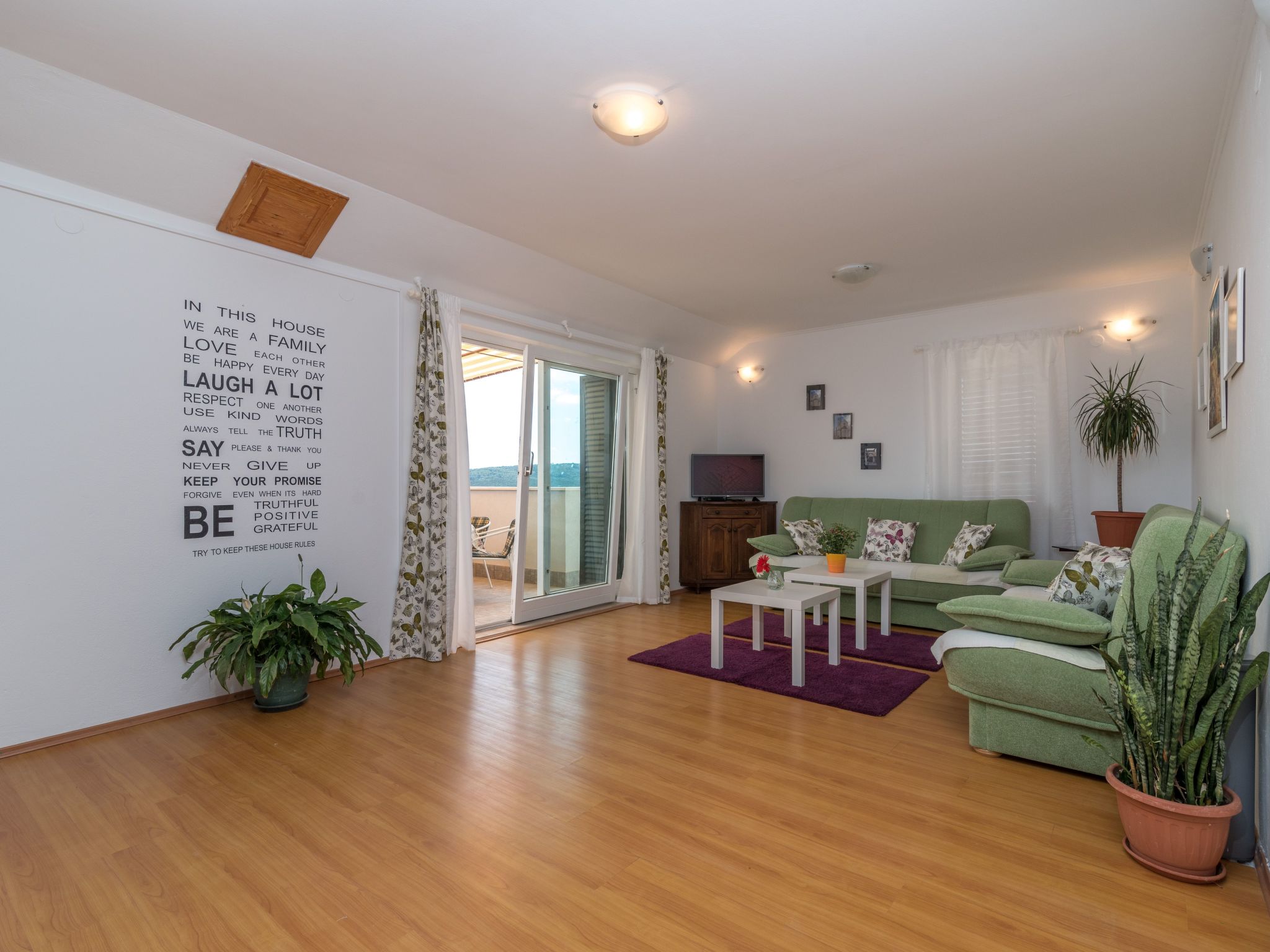 "Emelie" mit Blick auf das Wasser