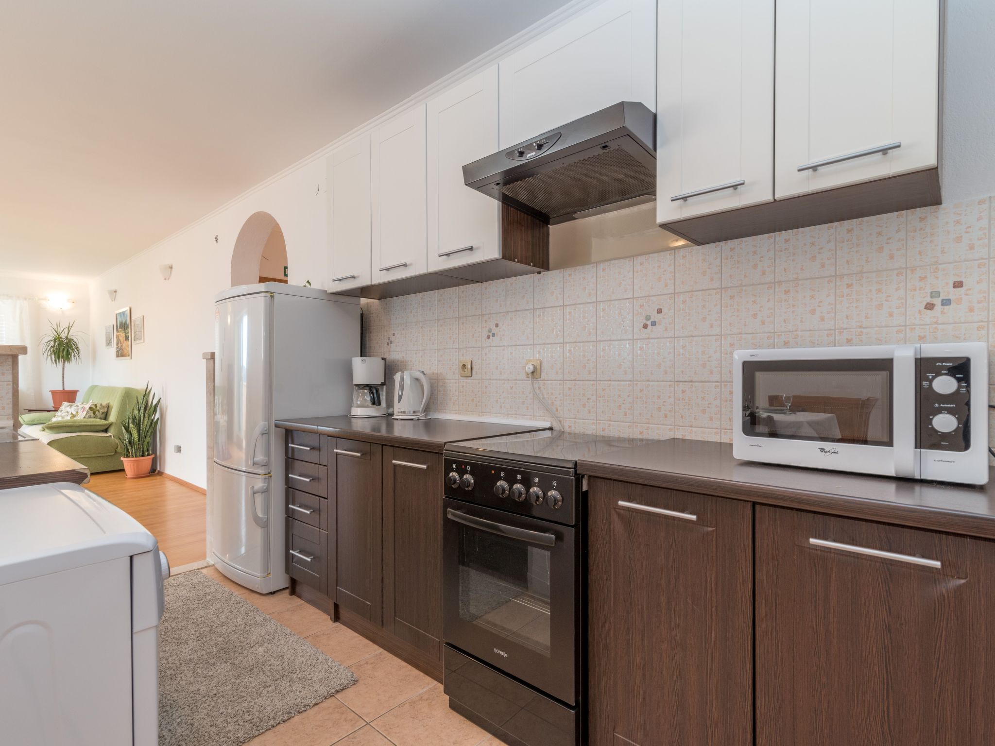 "Emelie" mit Blick auf das Wasser-Image-tags.info