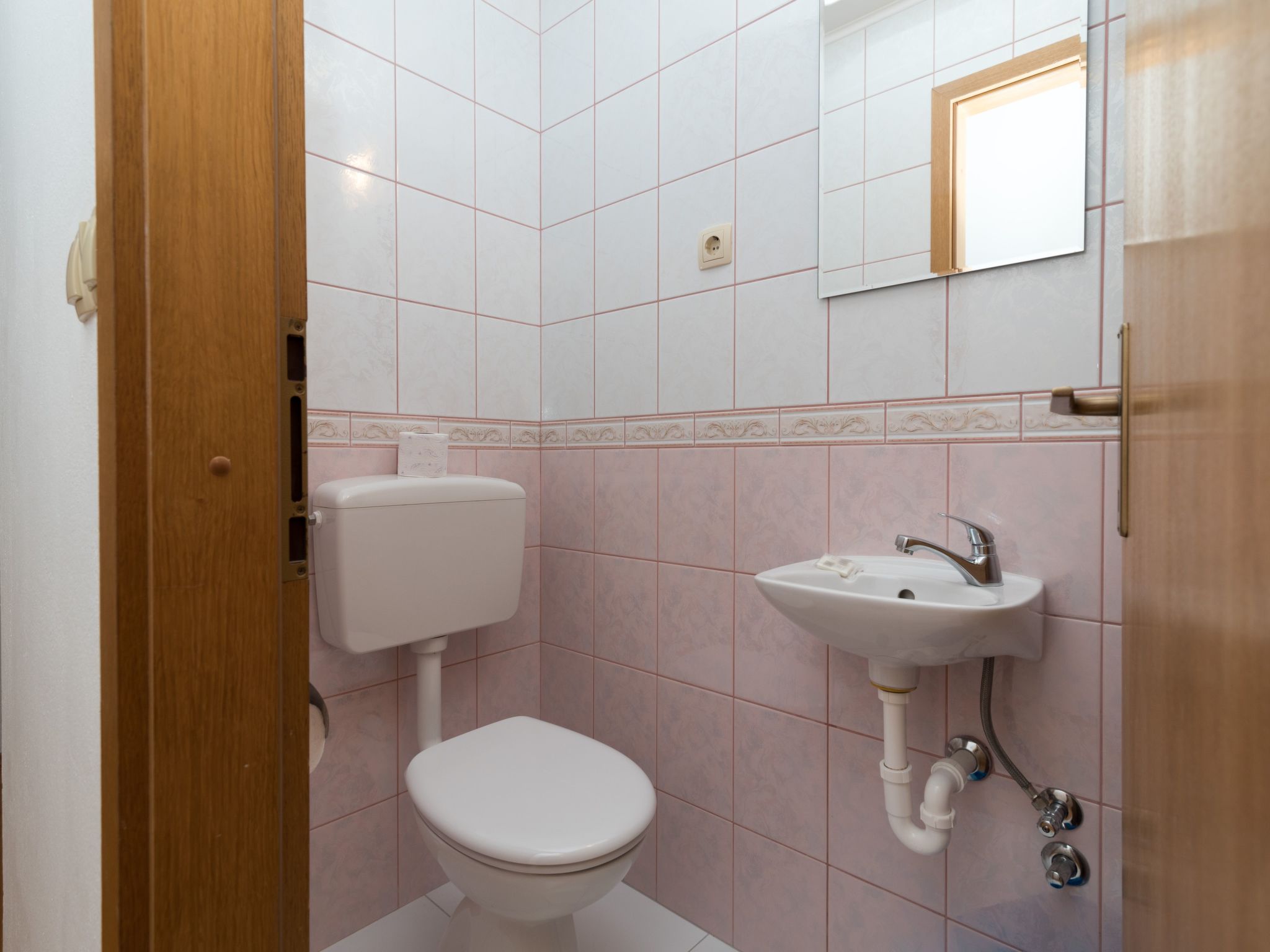 "Emelie" mit Blick auf das Wasser-Image-tags.info