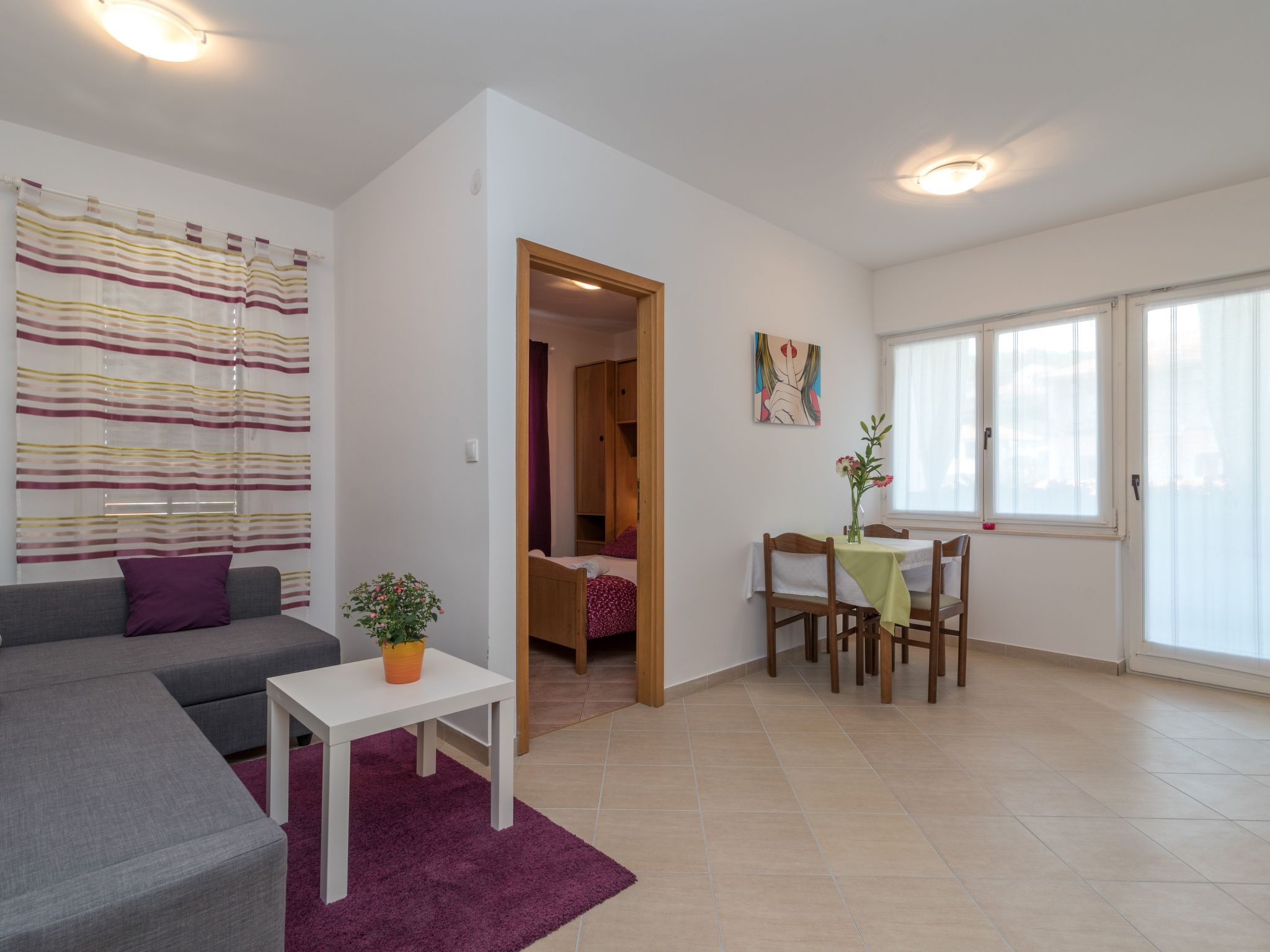 Voll ausgestattete Wohnung mit einem Schlafzimmer und Garten