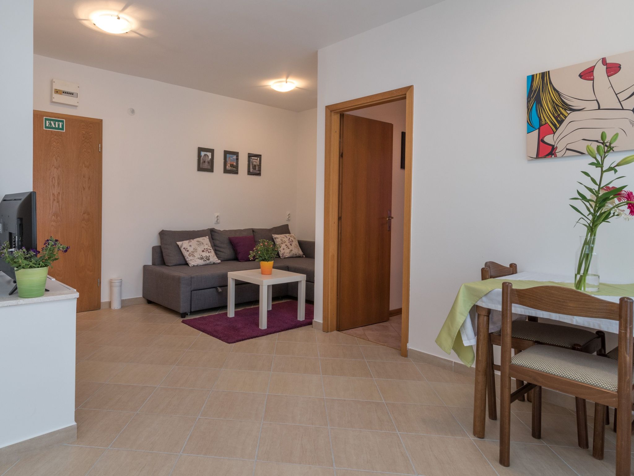 Voll ausgestattete Wohnung mit einem Schlafzimmer und Garten-Image-tags.info