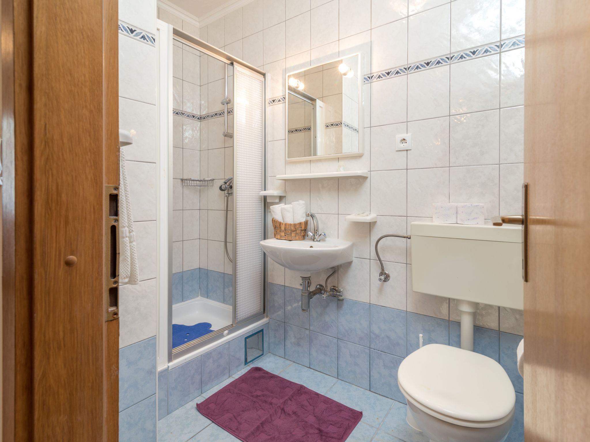 Voll ausgestattete Wohnung mit einem Schlafzimmer und Garten-Image-tags.info