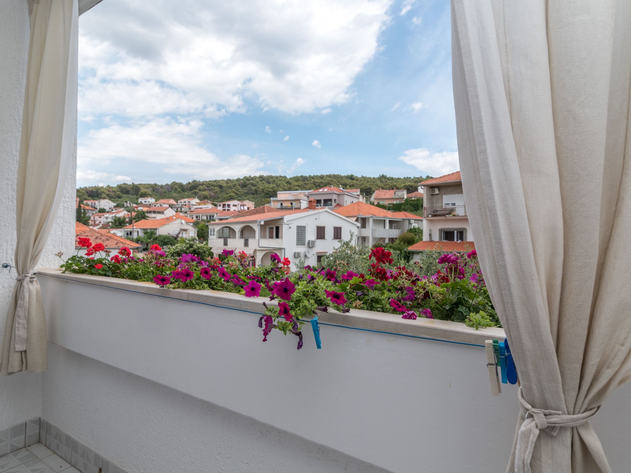 Voll ausgestattete Wohnung mit einem Schlafzimmer und Garten-Image-tags.info