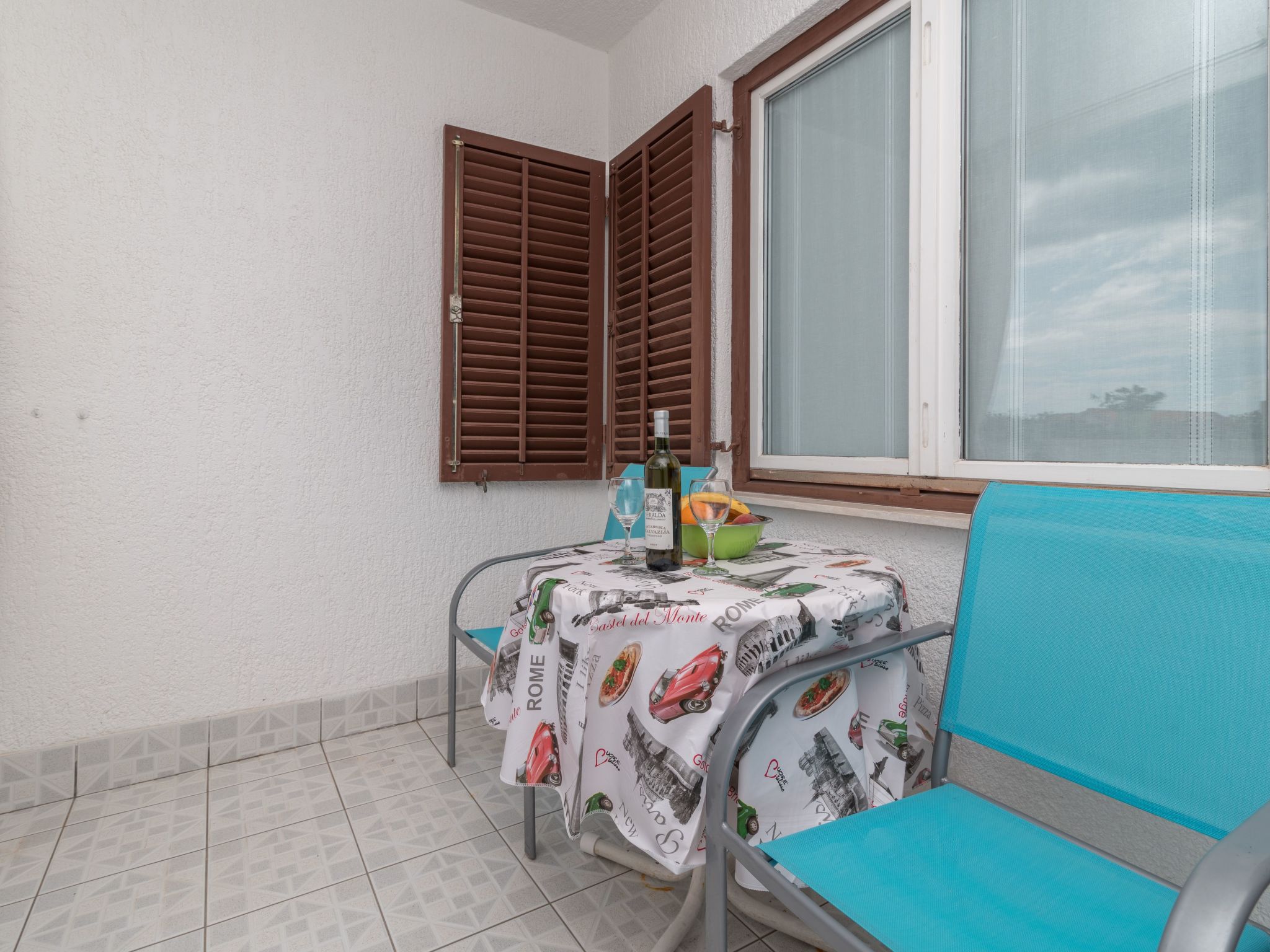 Voll ausgestattete Wohnung mit einem Schlafzimmer und Garten-Image-tags.info