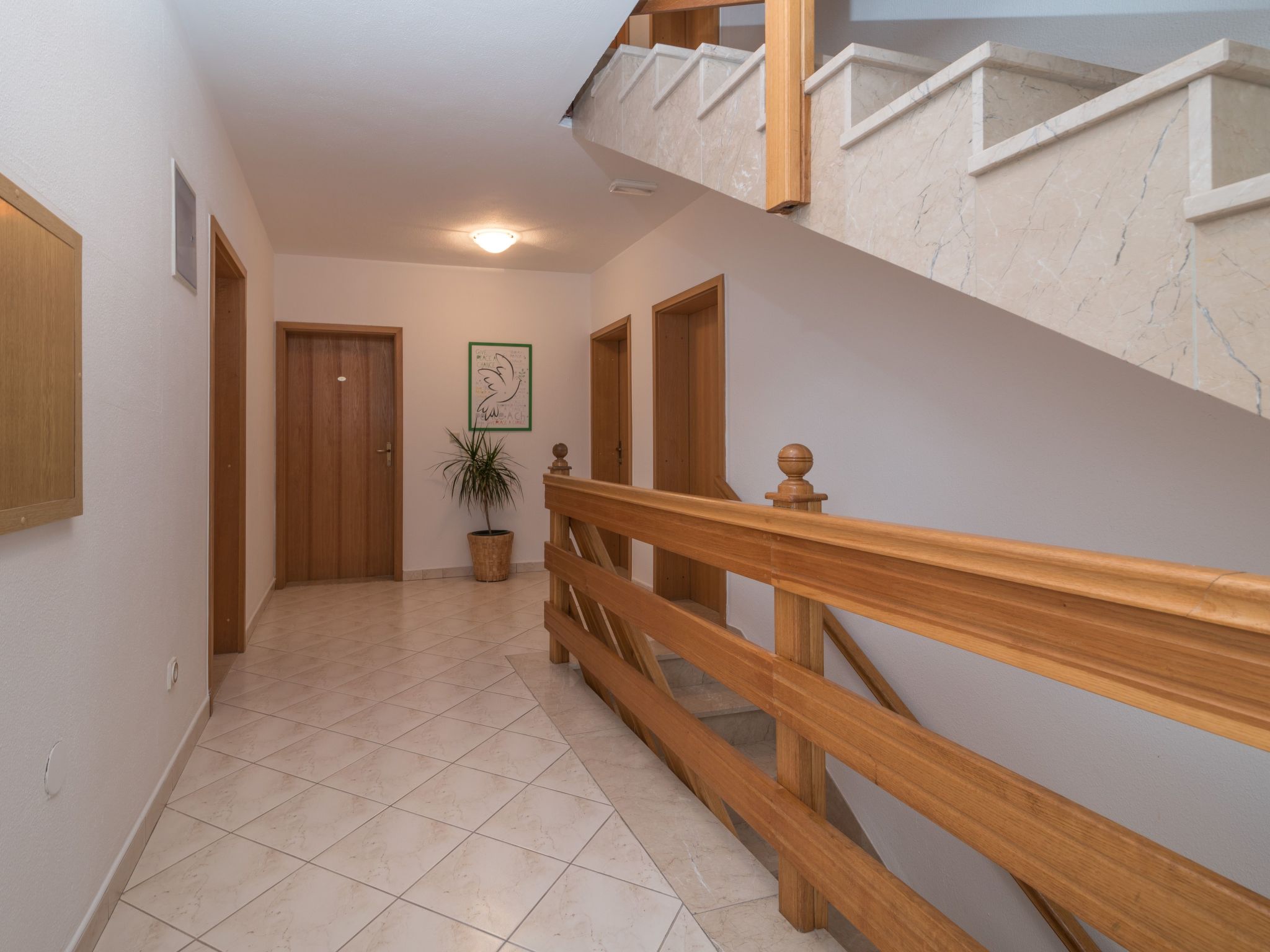 Voll ausgestattete Wohnung mit einem Schlafzimmer und Garten-Image-tags.info