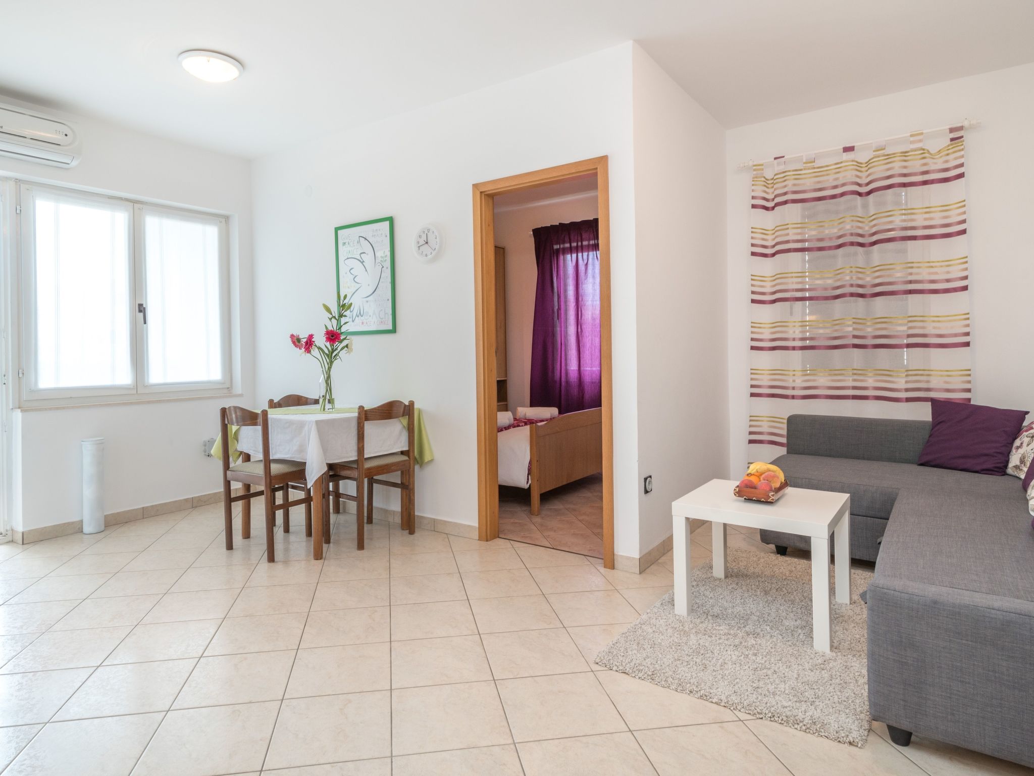 Voll ausgestattete Wohnung mit einem Schlafzimmer und Garten-Image-tags.info