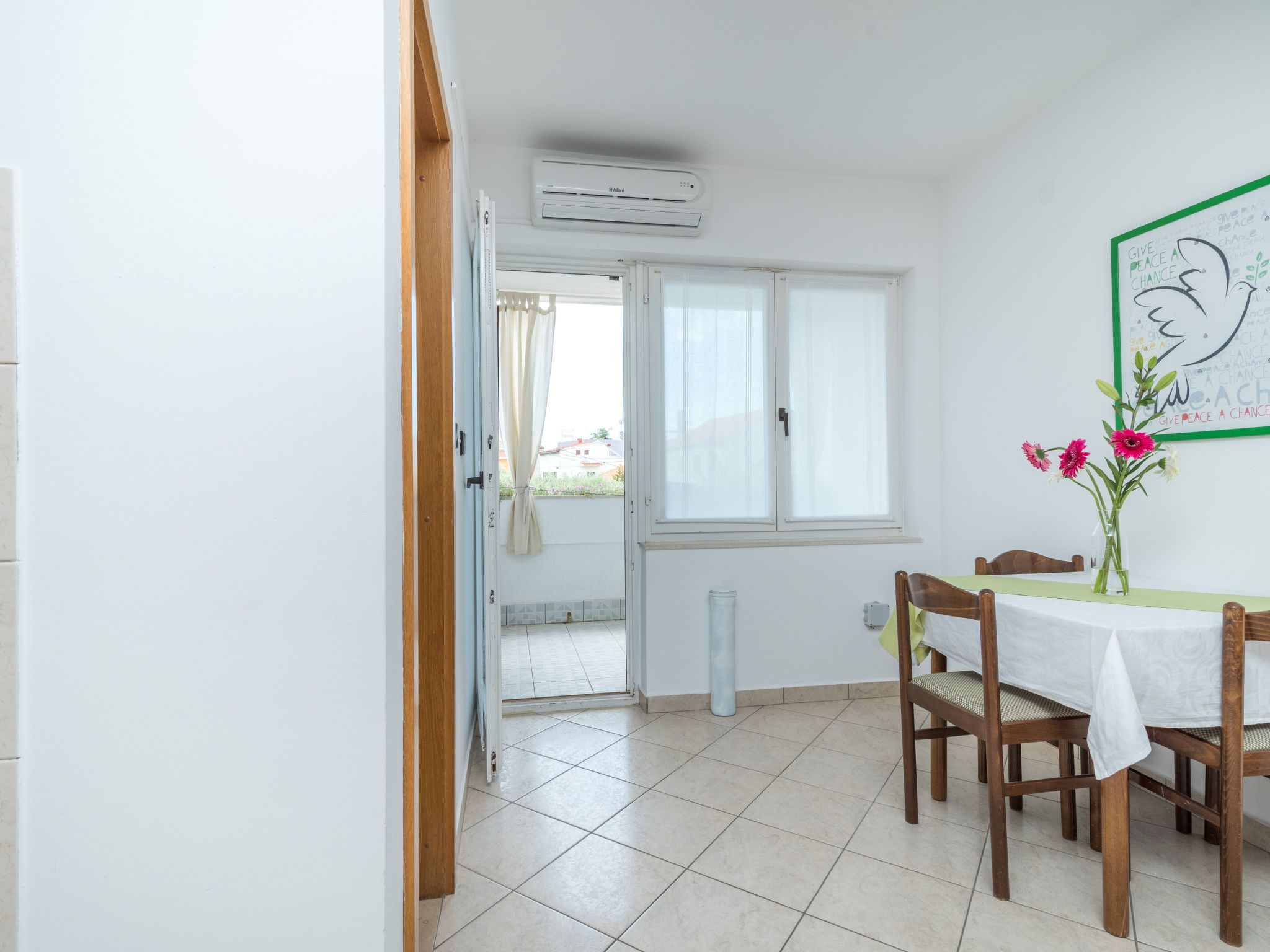 Voll ausgestattete Wohnung mit einem Schlafzimmer und Garten-Image-tags.info