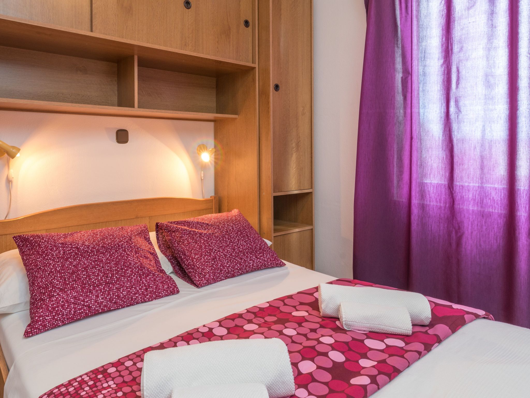 Voll ausgestattete Wohnung mit einem Schlafzimmer und Garten-Image-tags.info