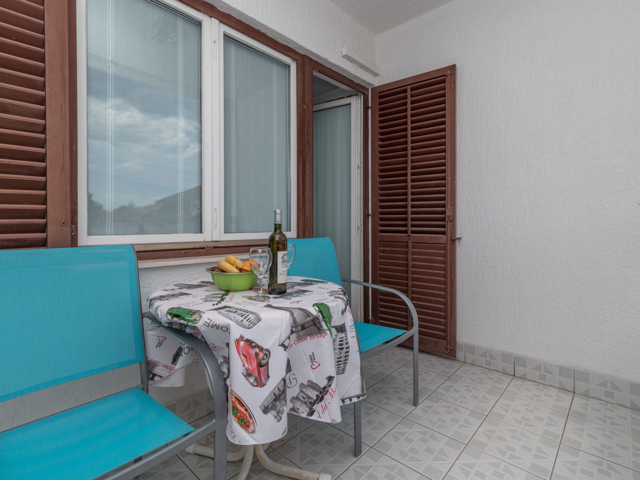 Voll ausgestattete Wohnung mit einem Schlafzimmer und Garten-Image-tags.info