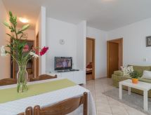 Appartement aan zee met 2 slaapkamers en balkon in Okrug Donji - thumbnail 2