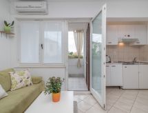 Appartement aan zee met 2 slaapkamers en balkon in Okrug Donji - thumbnail 5