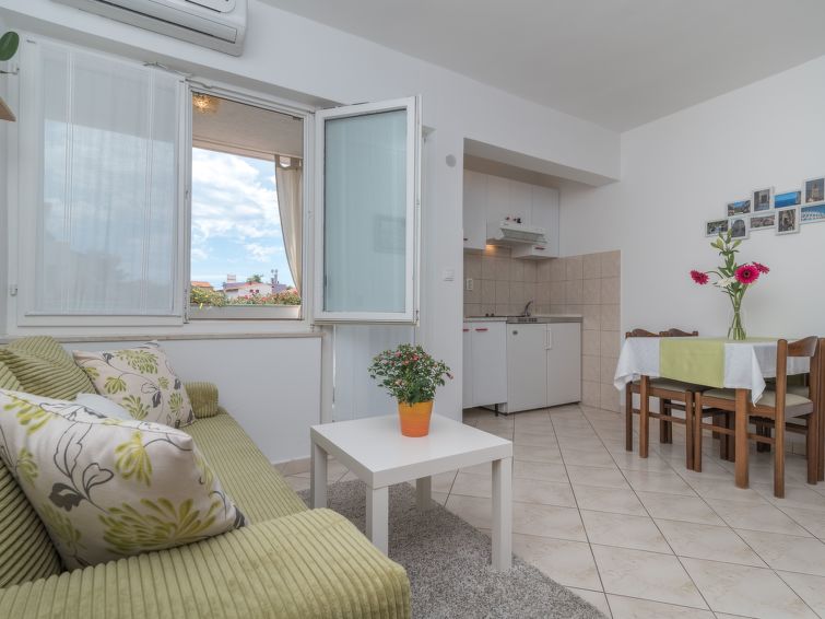 Voll Ausgestattete Wohnung Mit Zwei Schlafzimmern Und Balkon - Trogir