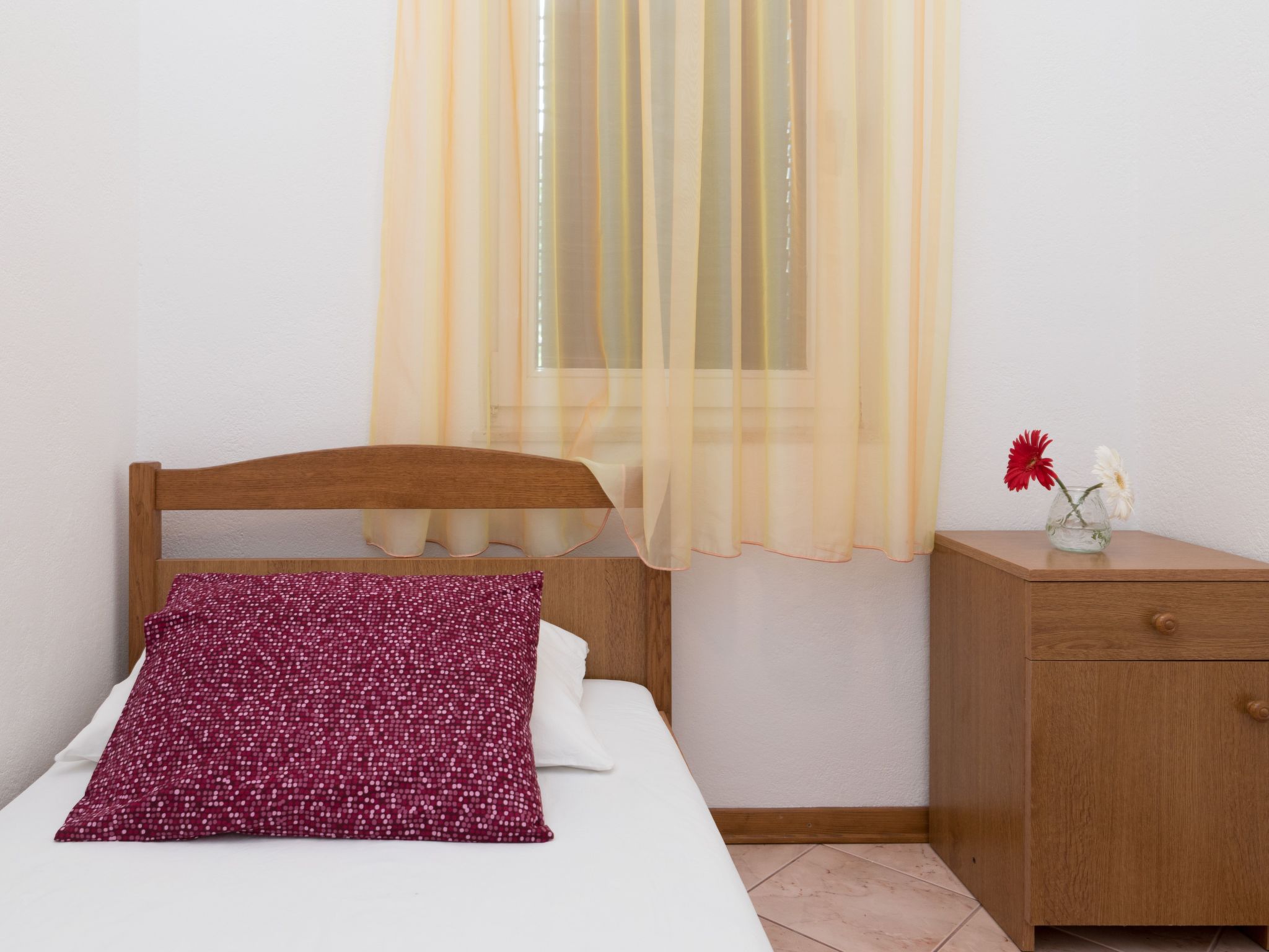 Voll ausgestattete Wohnung mit zwei Schlafzimmern und Balkon-Image-tags.info