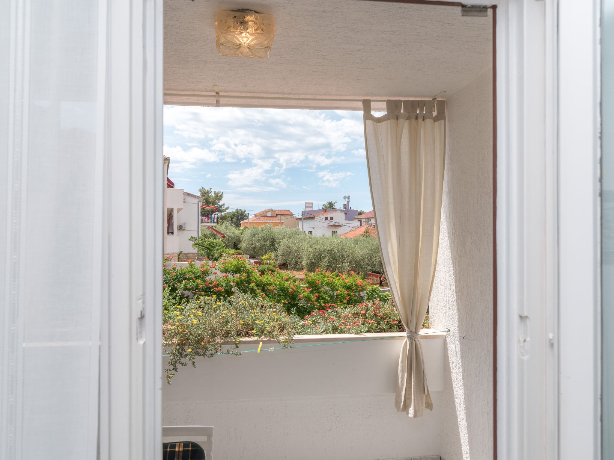 Voll ausgestattete Wohnung mit zwei Schlafzimmern und Balkon-Image-tags.info