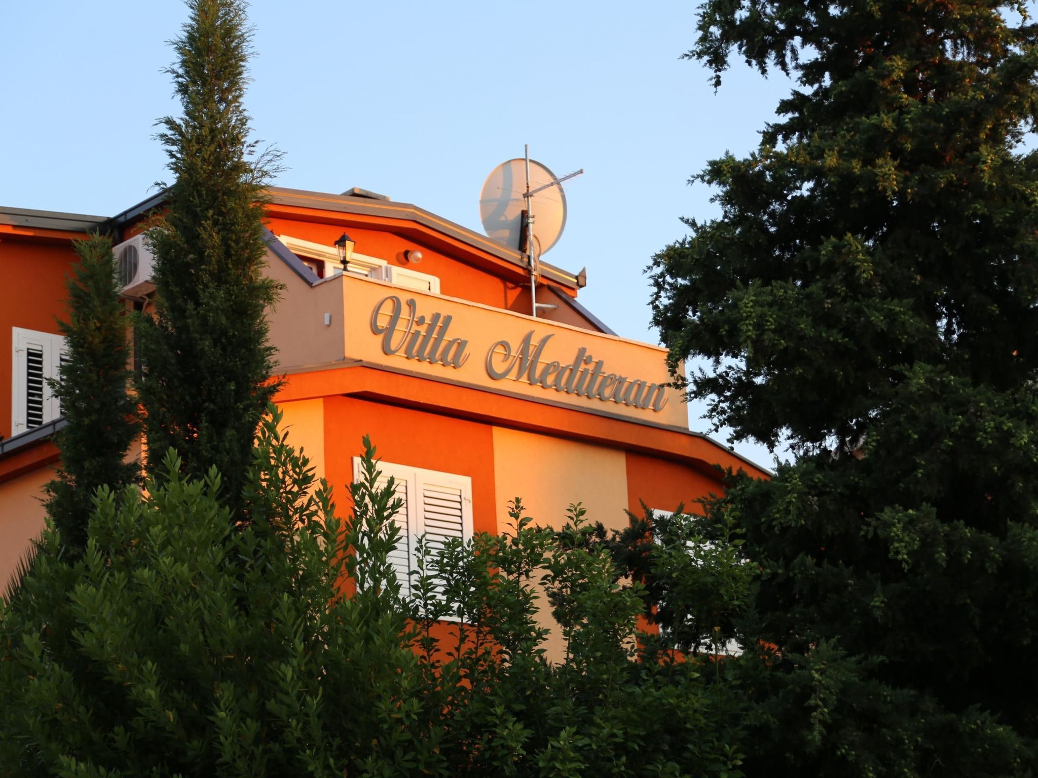 Villa Mediteran, kleine Ferienwohnung mit Balkon-Drinnen