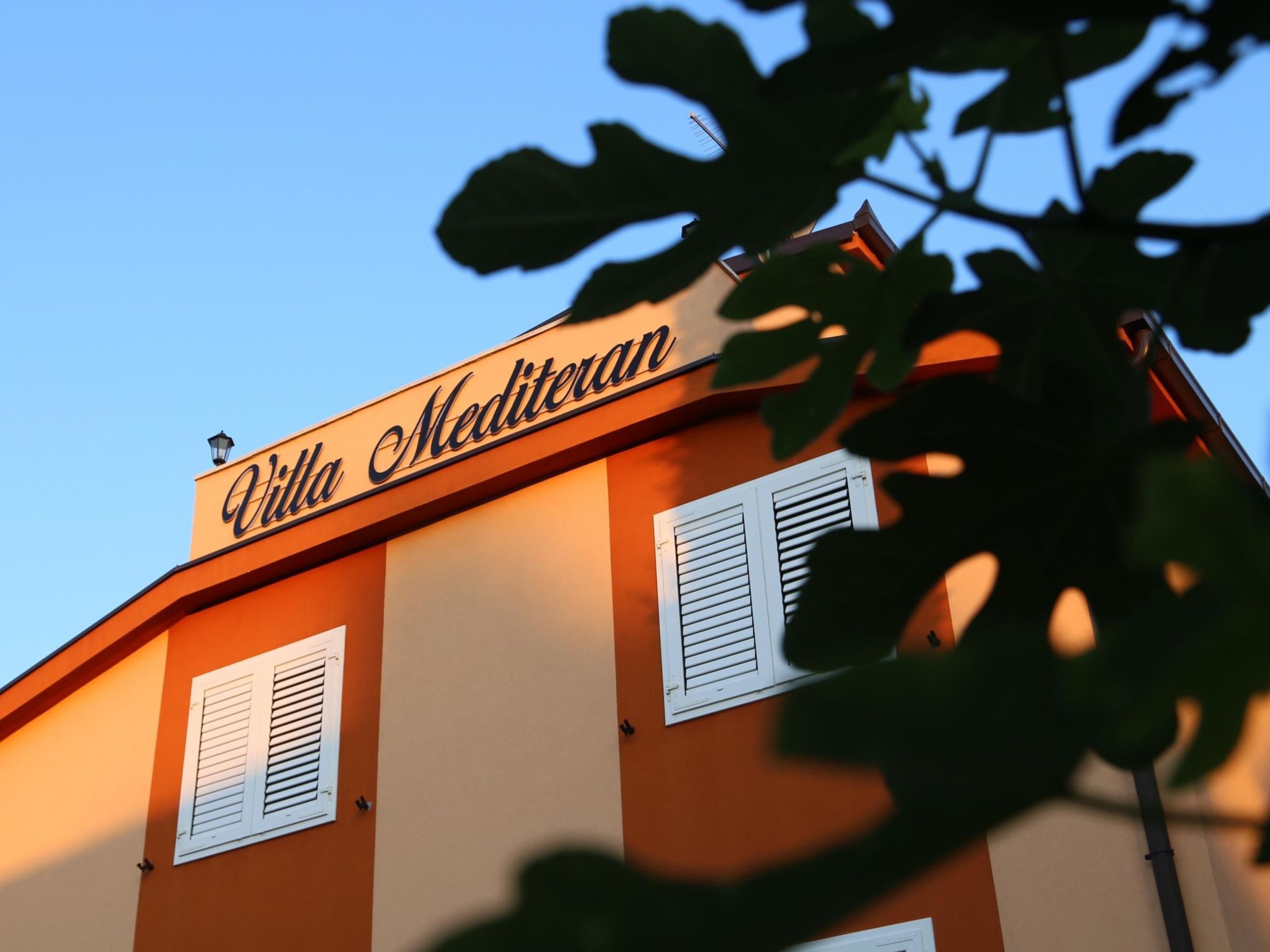 Villa Mediteran, kleine Ferienwohnung mit Balkon-Drinnen