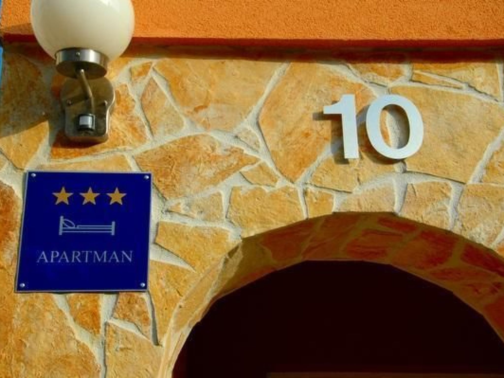 Villa Mediteran, kleine Ferienwohnung mit Balkon-Drinnen