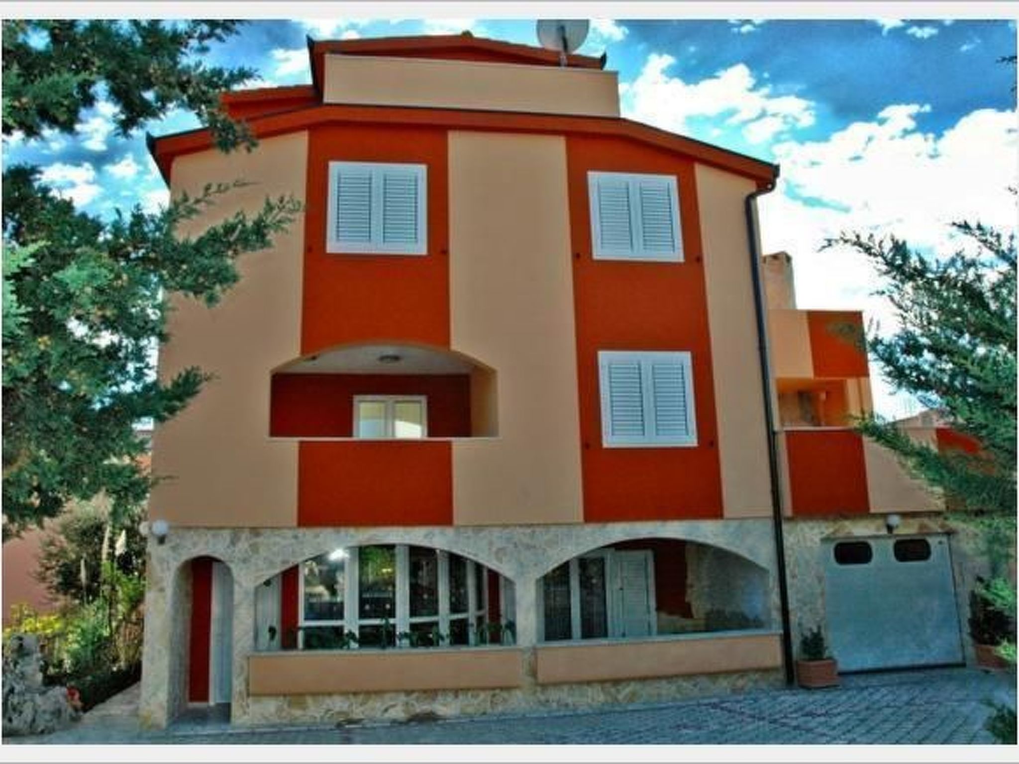 Villa Mediteran, kleine Ferienwohnung mit Balkon-Drinnen