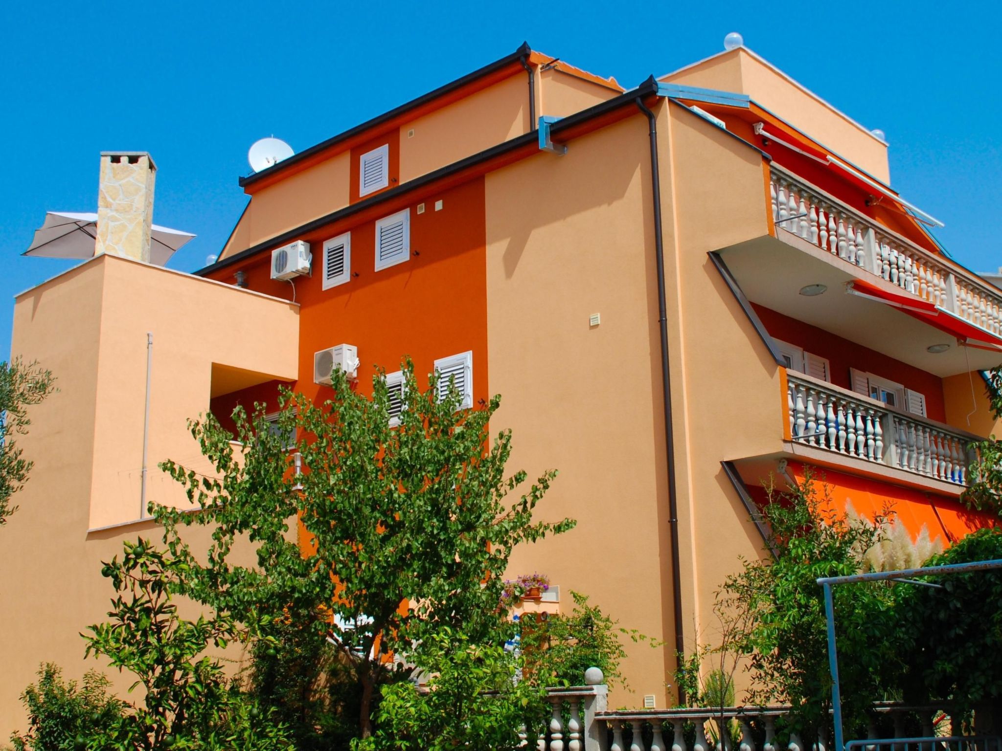 Villa Mediteran, kleine Ferienwohnung mit Balkon-Drinnen