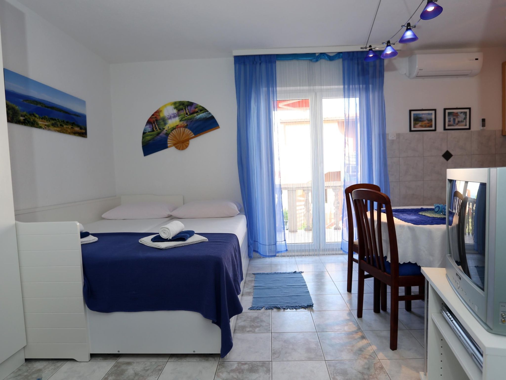 Villa Mediteran, kleine Ferienwohnung mit Balkon-Drinnen