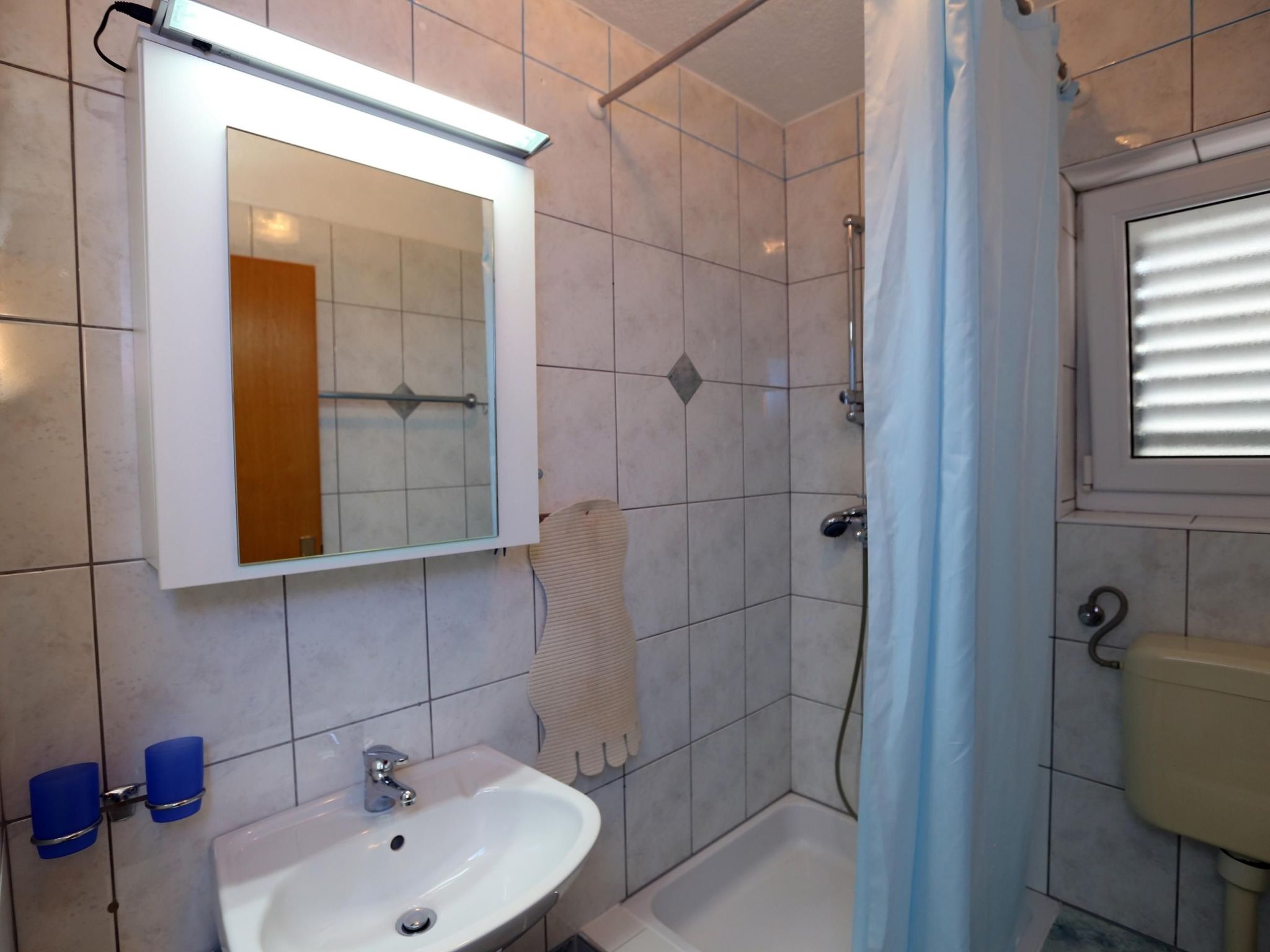 Villa Mediteran, kleine Ferienwohnung mit Balkon-Drinnen