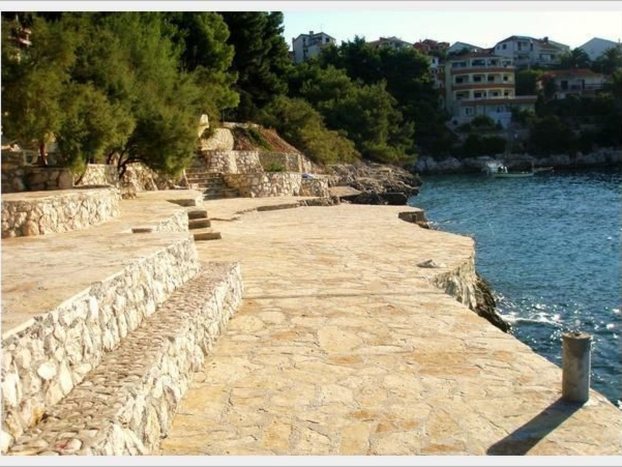 Villa Mediteran, kleine Ferienwohnung mit Balkon-Drinnen