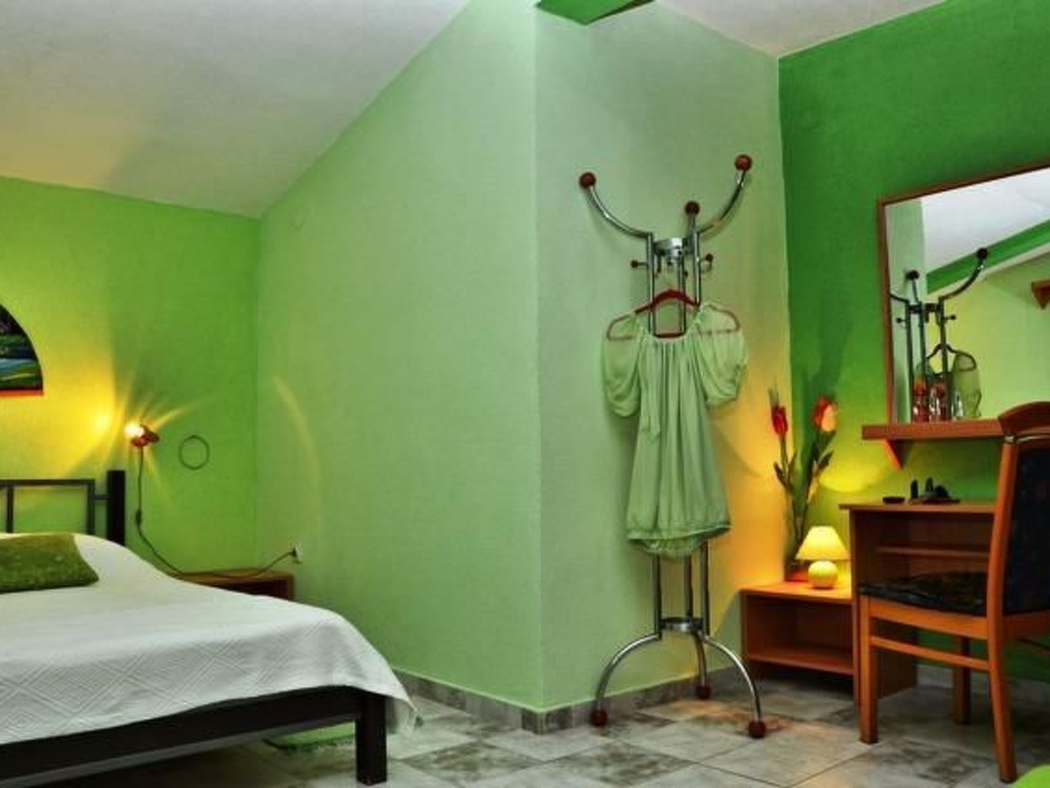 Mit Terrasse und Grill-Dedans