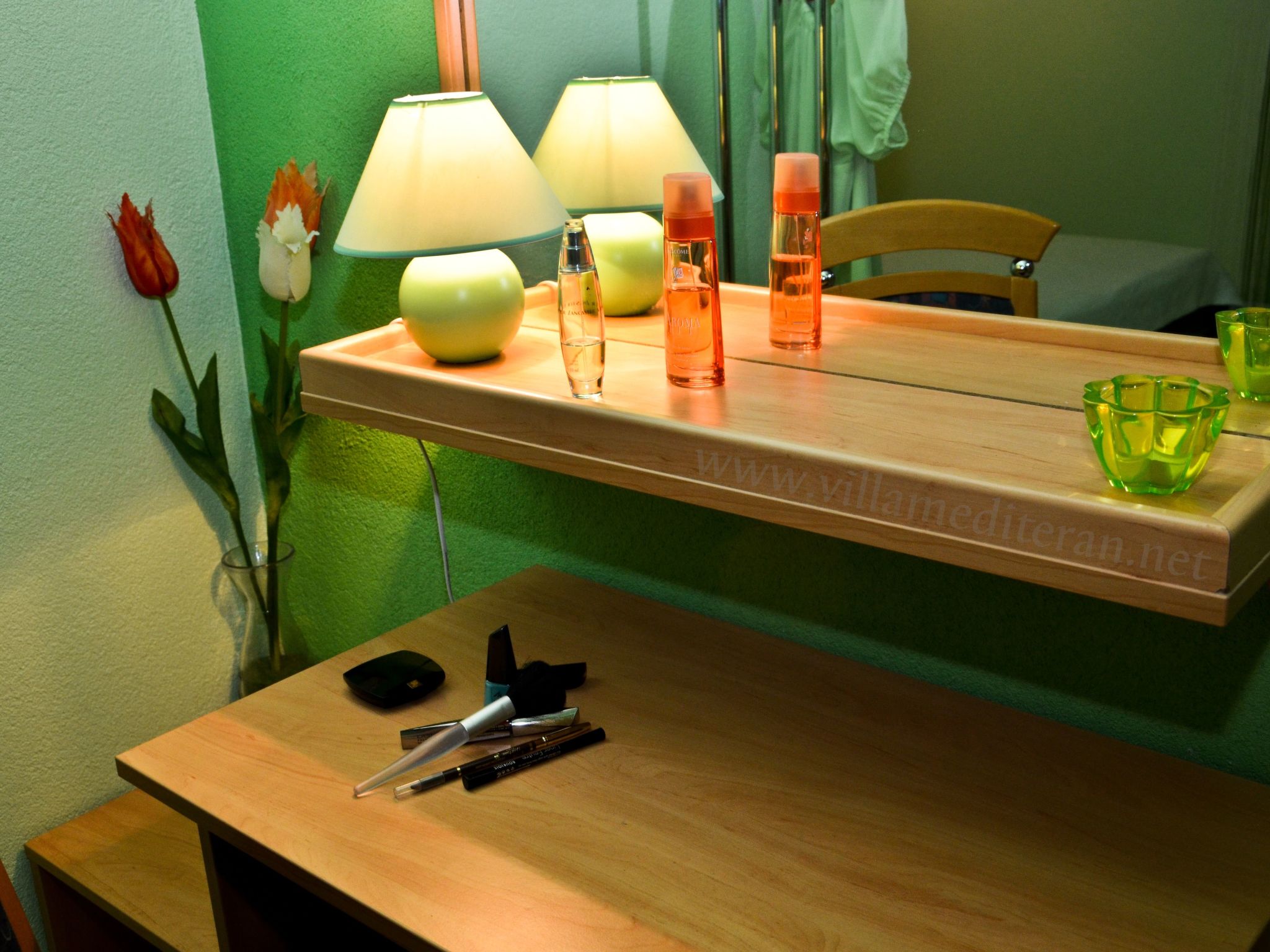 Mit Terrasse und Grill-Dedans