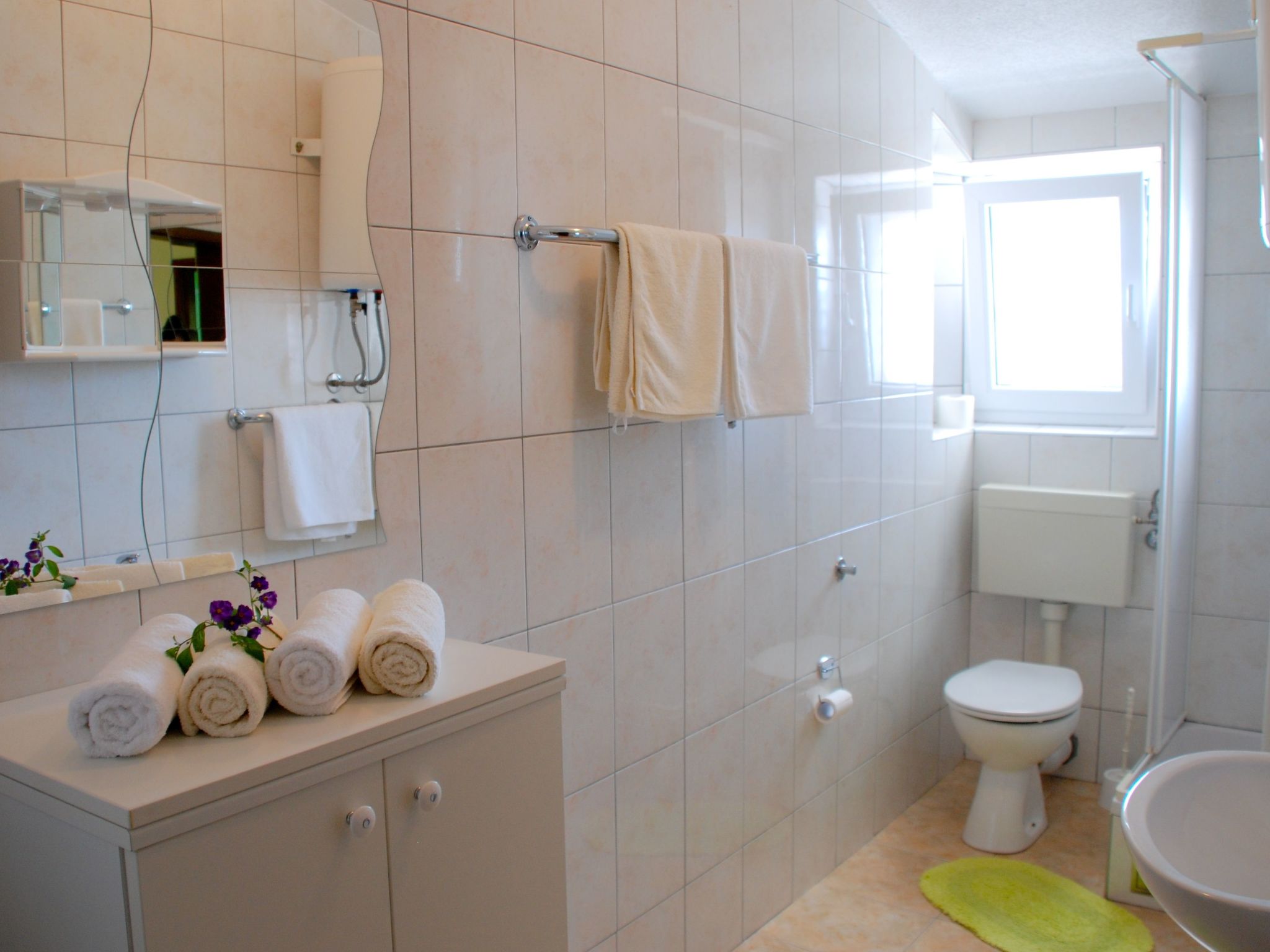 Mit Terrasse und Grill-Dedans